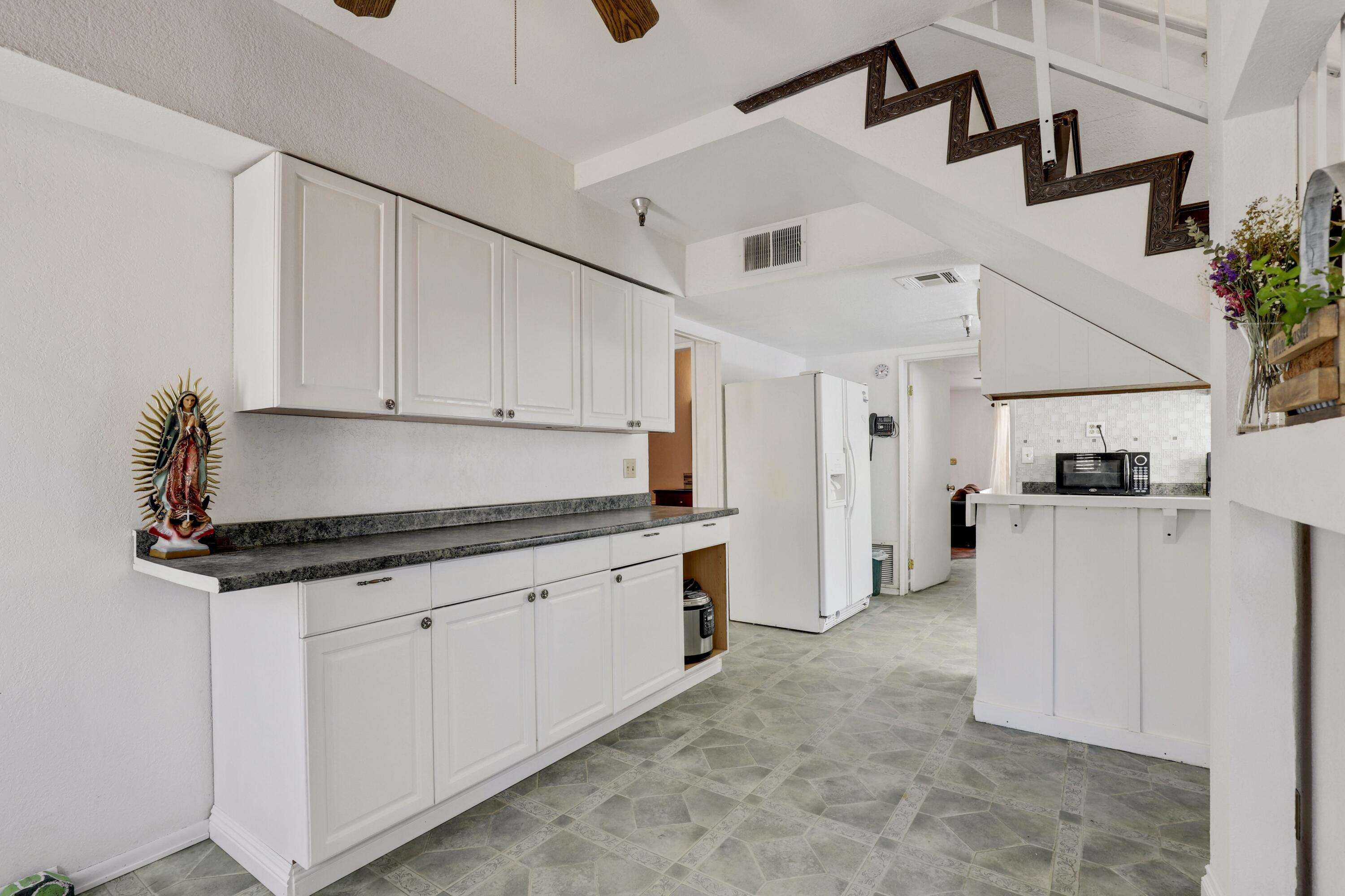 5828 Mt Emma Road Palmdale, CA 93552 - Photo 5 of 47 09