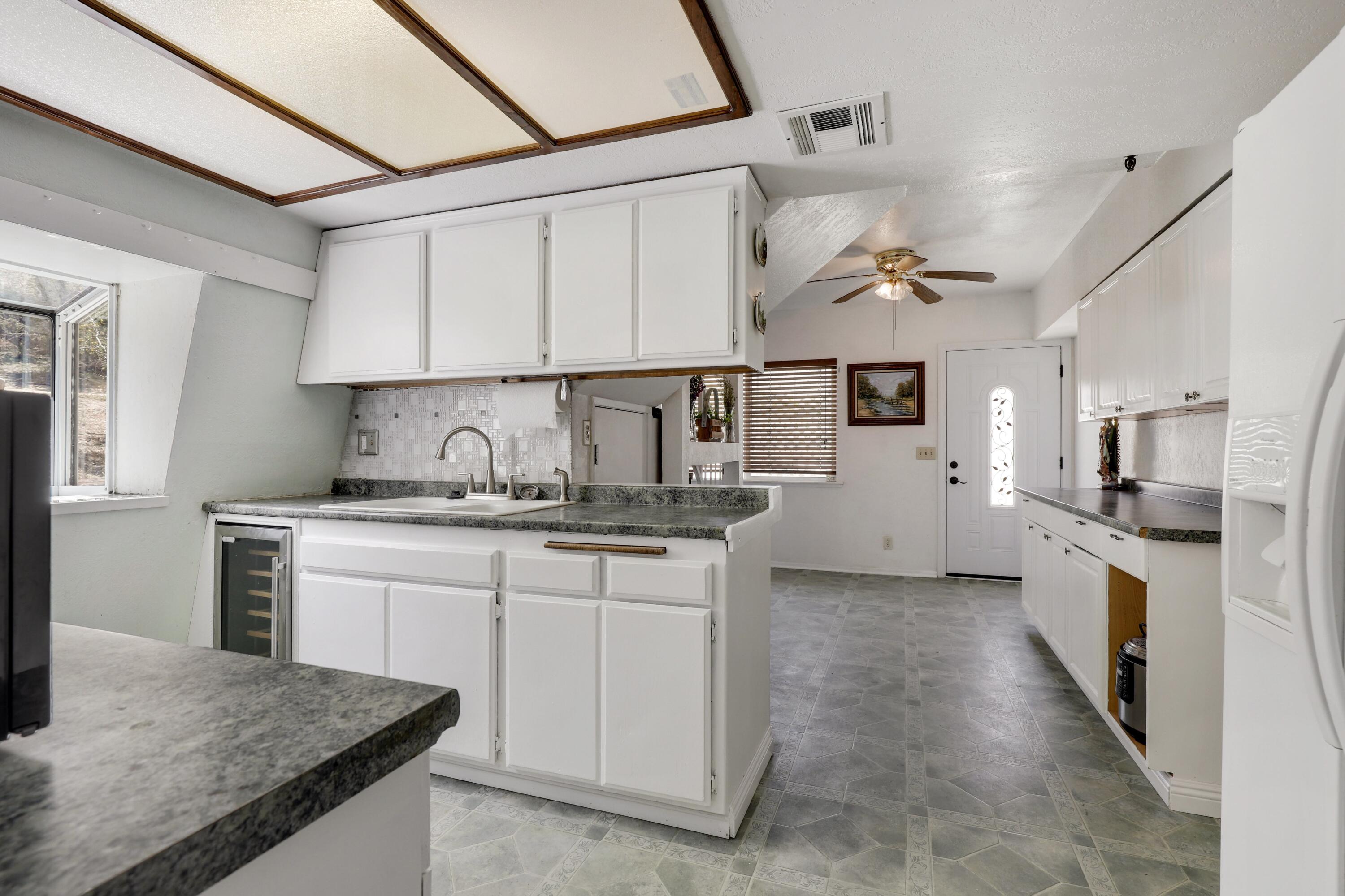 5828 Mt Emma Road Palmdale, CA 93552 - Photo 8 of 47 12