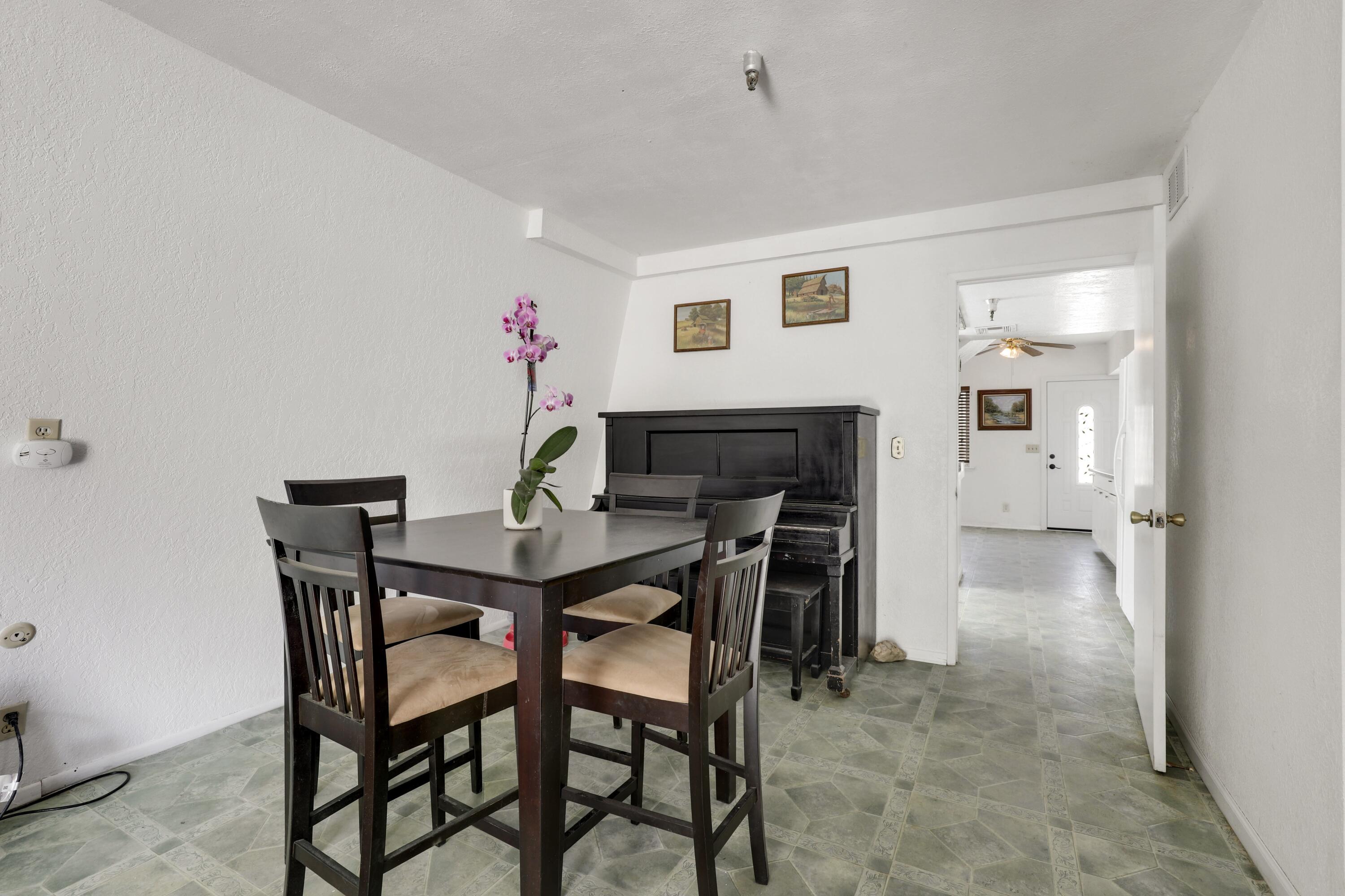 5828 Mt Emma Road Palmdale, CA 93552 - Photo 9 of 47 16