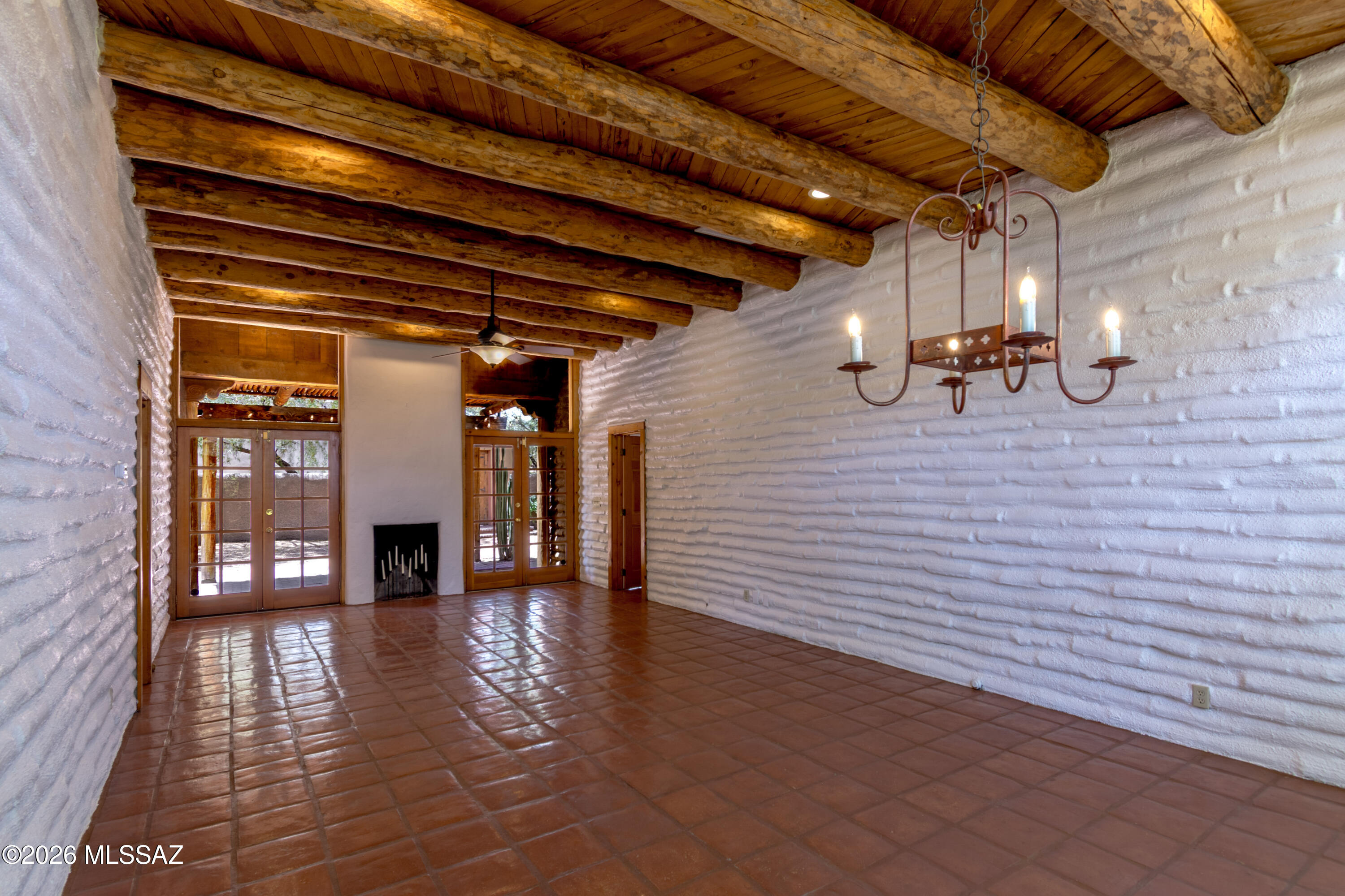 5092 East Fort Lowell Road Tucson, AZ 85712 - Photo 7 of 37 Soaring Viga Wood Ceilings Throughout