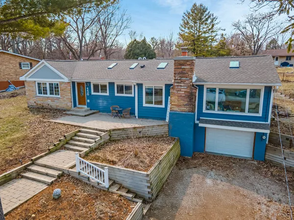 $449,900 | 4433 Wildwood Drive, Crystal Lake, IL 60014