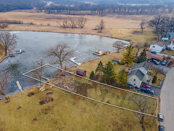$449,900 | 4433 Wildwood Drive, Crystal Lake, IL 60014