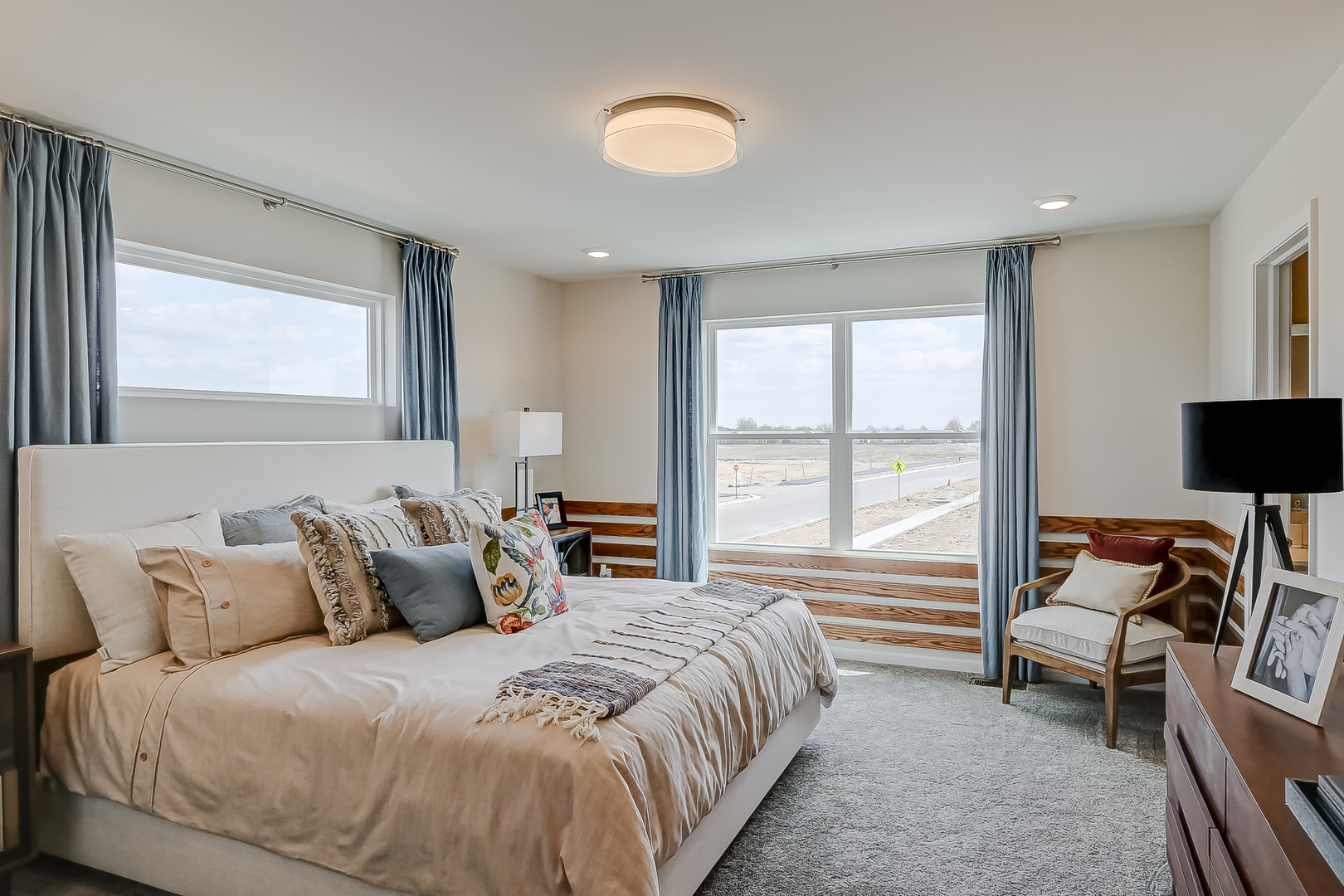 401 Comstock Road South Elgin, IL 60177 - Photo 22 of 34 a spacious bedroom with a bed and a large window