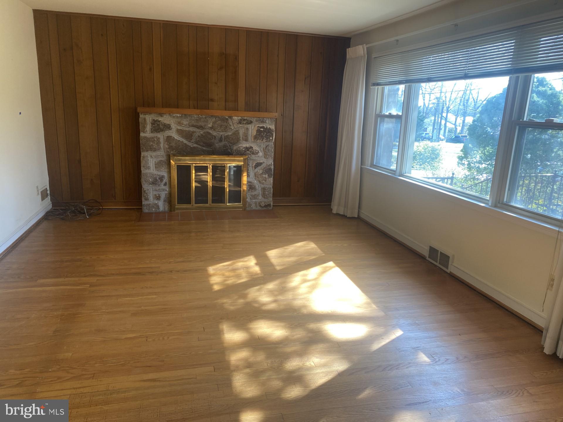 Living Room w/Fireplace