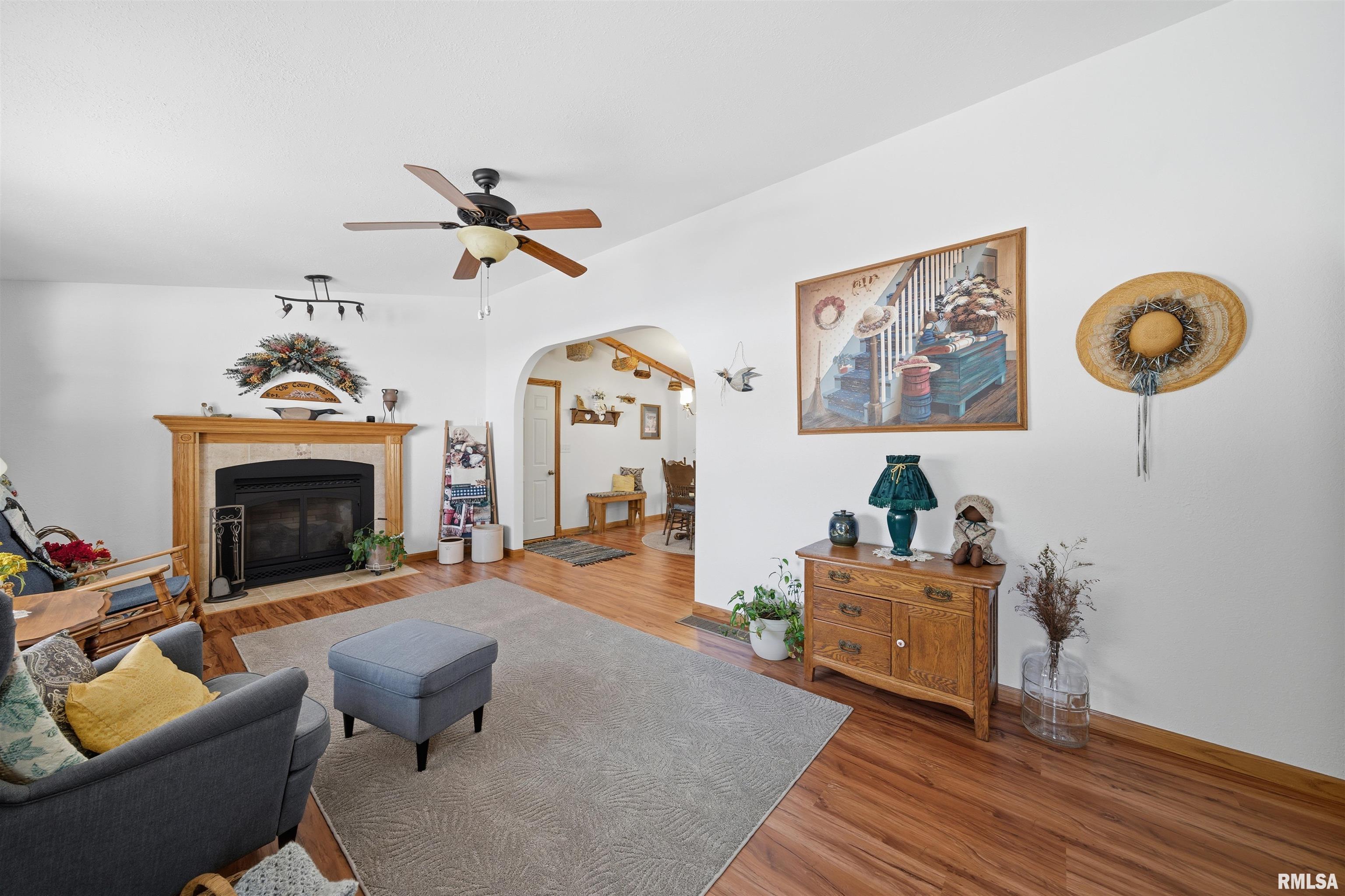 12656 Schleder Road Pekin, IL 61554 - Photo 4 of 52