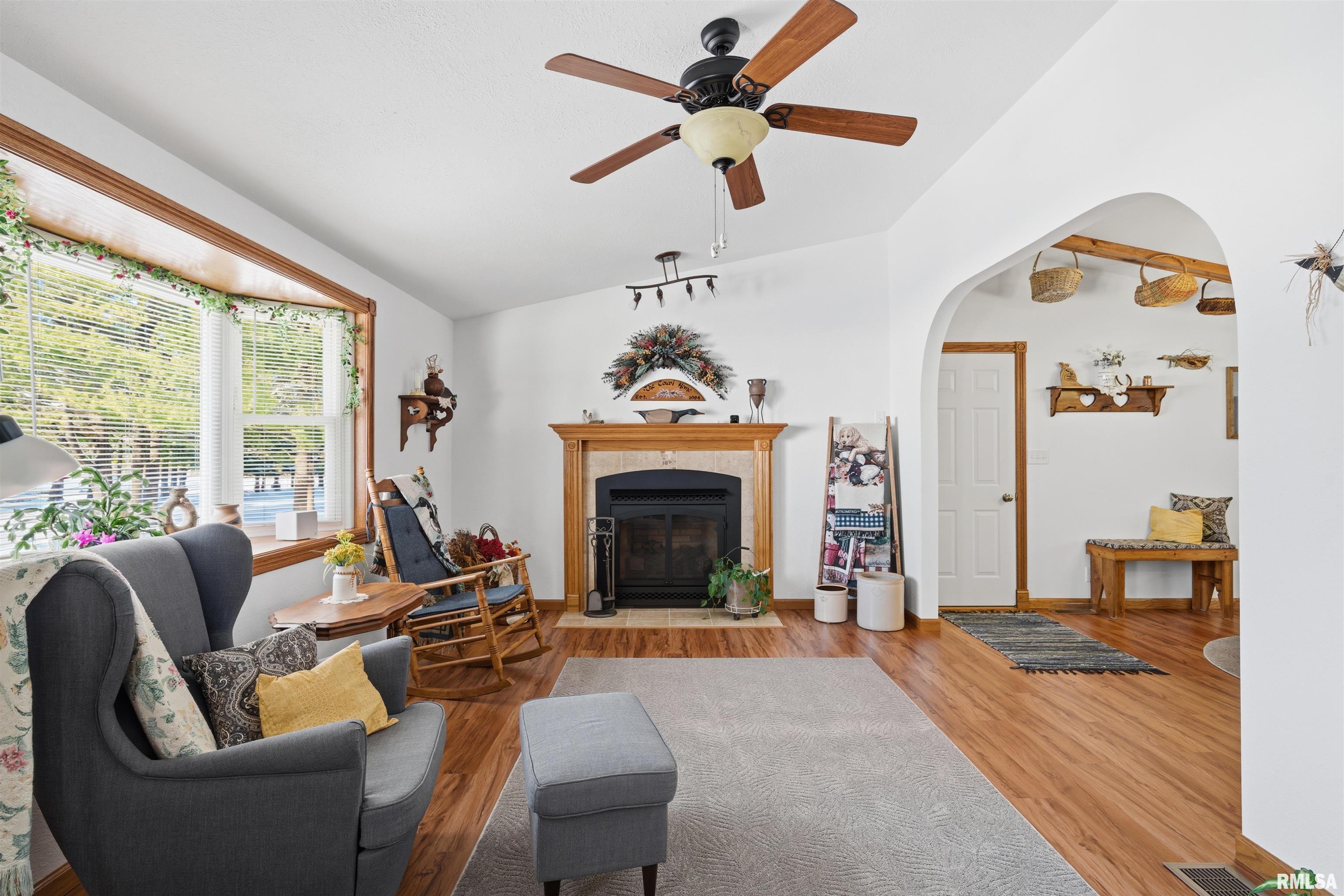 12656 Schleder Road Pekin, IL 61554 - Photo 5 of 52