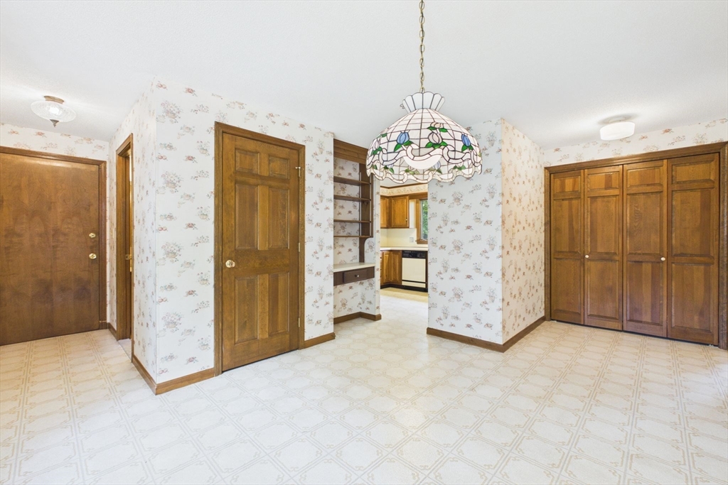 500 Inverness Lane Longmeadow, MA 01106 - Photo 15 of 41