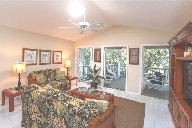 $8,000 | 1195 Winding Oaks Circle East, Unit 307, Vero Beach, FL 32963