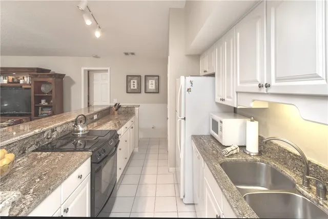 $8,000 | 1195 Winding Oaks Circle East, Unit 307, Vero Beach, FL 32963