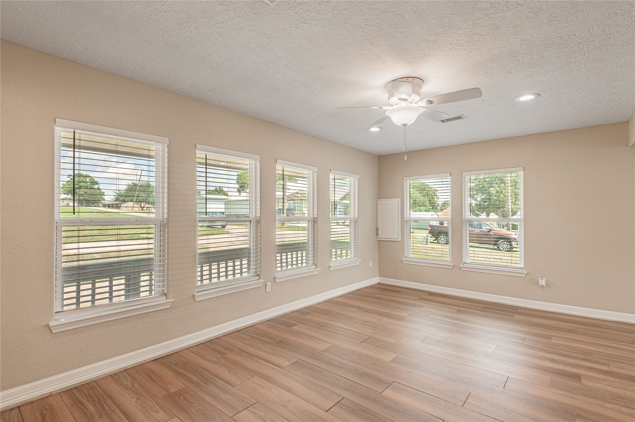 280 Crestmont Point Blank, TX 77364 - Photo 6 of 35