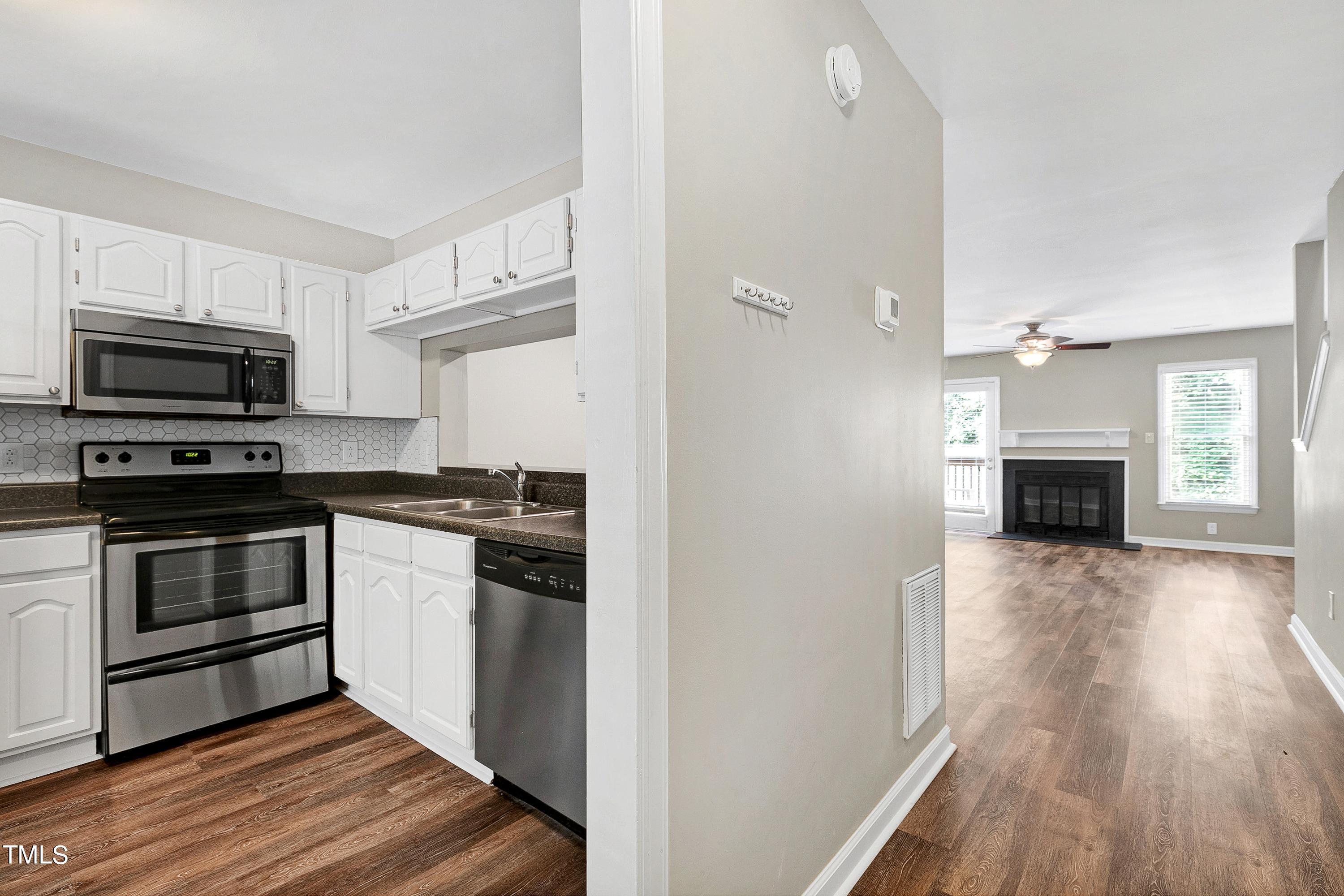 4660 Fawnbrook Circle Raleigh, NC 27612 - Photo 3 of 28 Scene-5