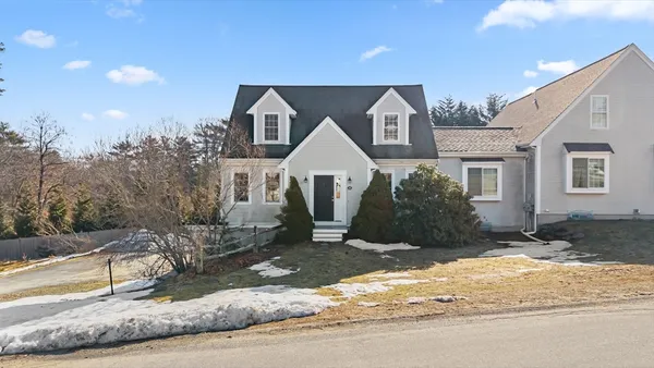 $299,900 | 1 Emma Ln', Unit B, Wareham, MA 02571