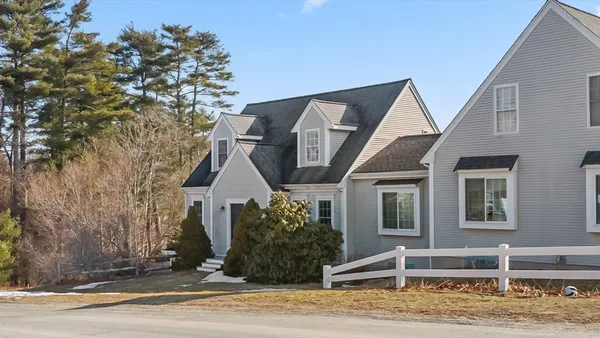 $299,900 | 1 Emma Ln', Unit B, Wareham, MA 02571