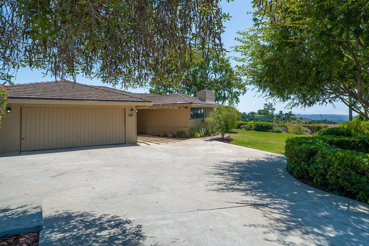 306 Northridge Road Santa Barbara, CA 93105 - Photo 22 of 29 Front entrance from driveway