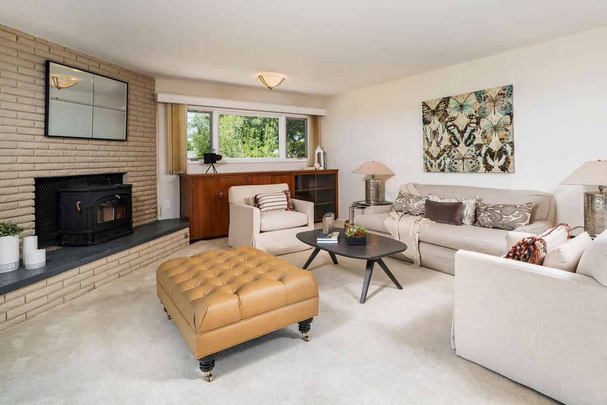 306 Northridge Road Santa Barbara, CA 93105 - Photo 4 of 29 Living Room