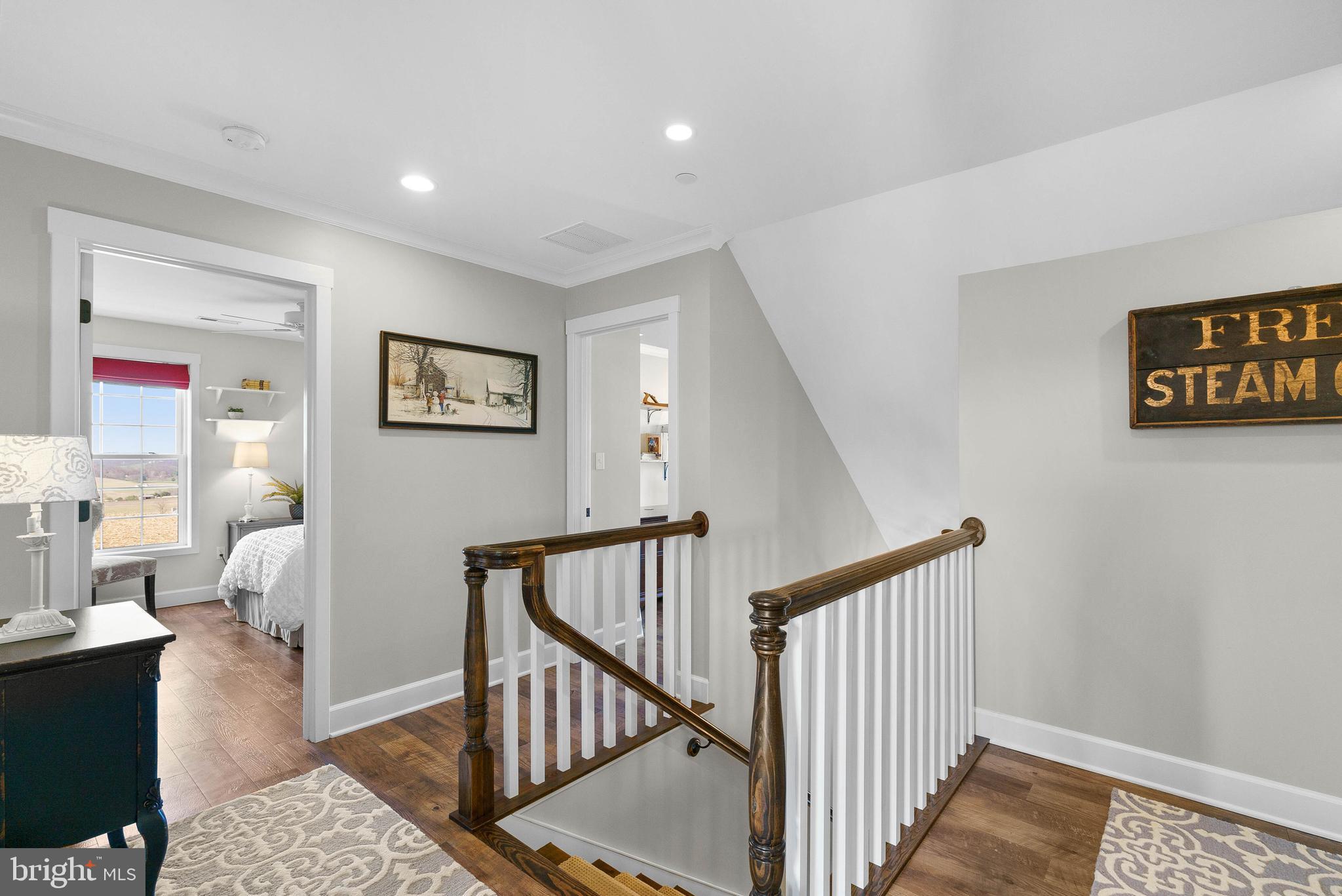 4464 Alesia Lineboro Road Manchester, MD 21102 - Photo 29 of 50 Hallway/upstairs landing