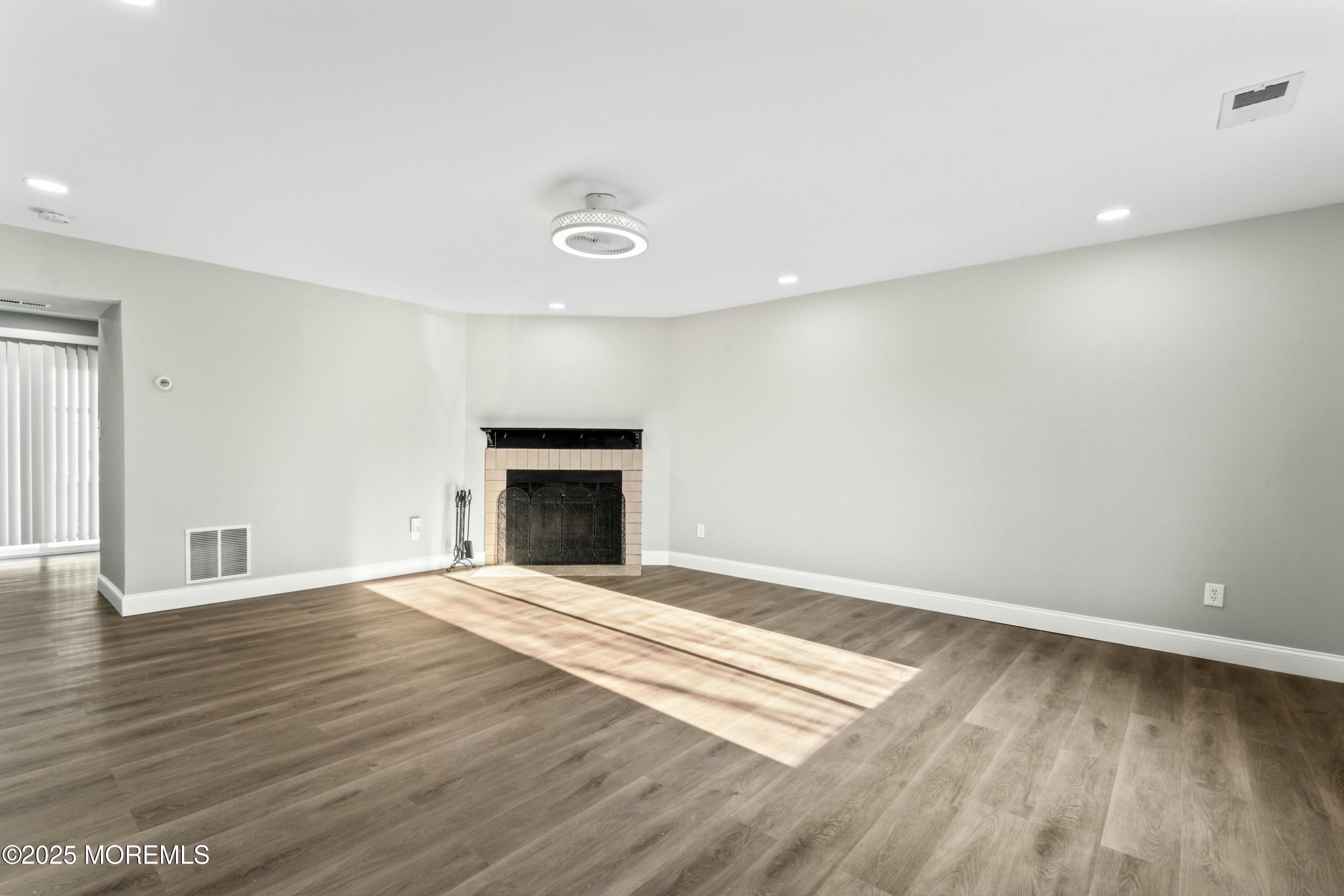 125 Greenwood Loop Road, Unit 646 Brick, NJ 08724 - Photo 3 of 22 tempImagedtOojP