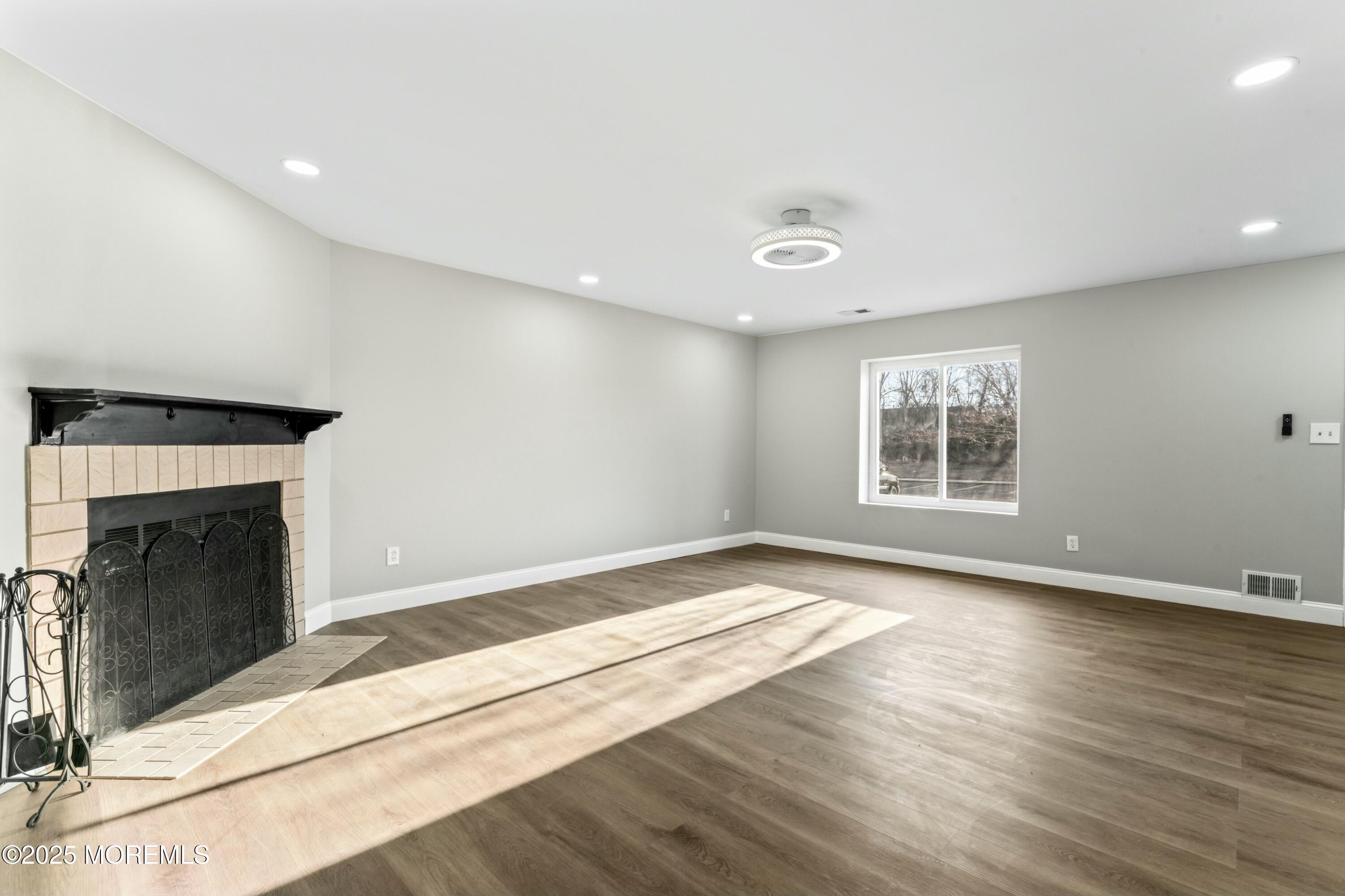 125 Greenwood Loop Road, Unit 646 Brick, NJ 08724 - Photo 4 of 22 tempImageGXAjI8