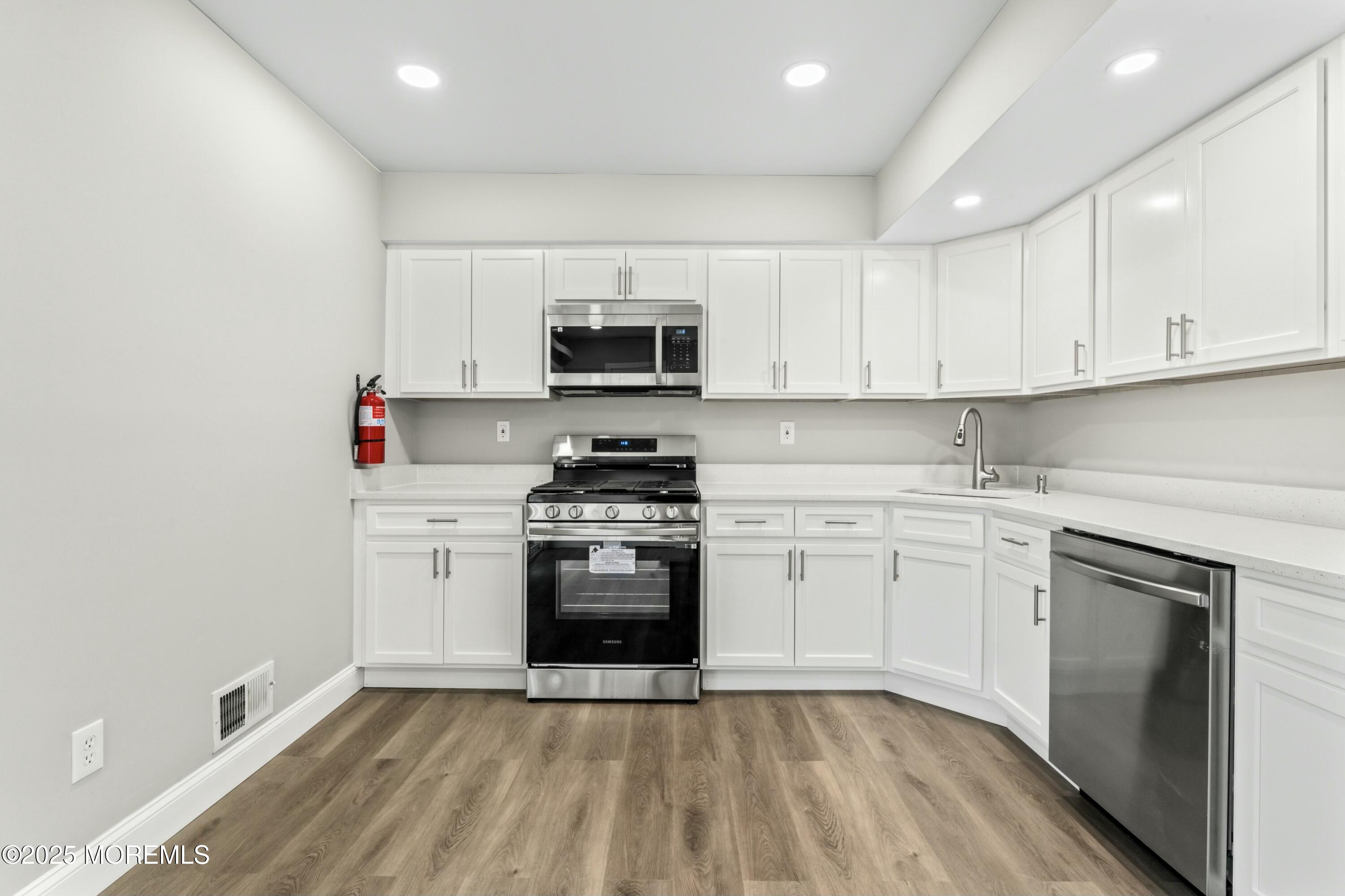 125 Greenwood Loop Road, Unit 646 Brick, NJ 08724 - Photo 6 of 22 tempImage2apni2