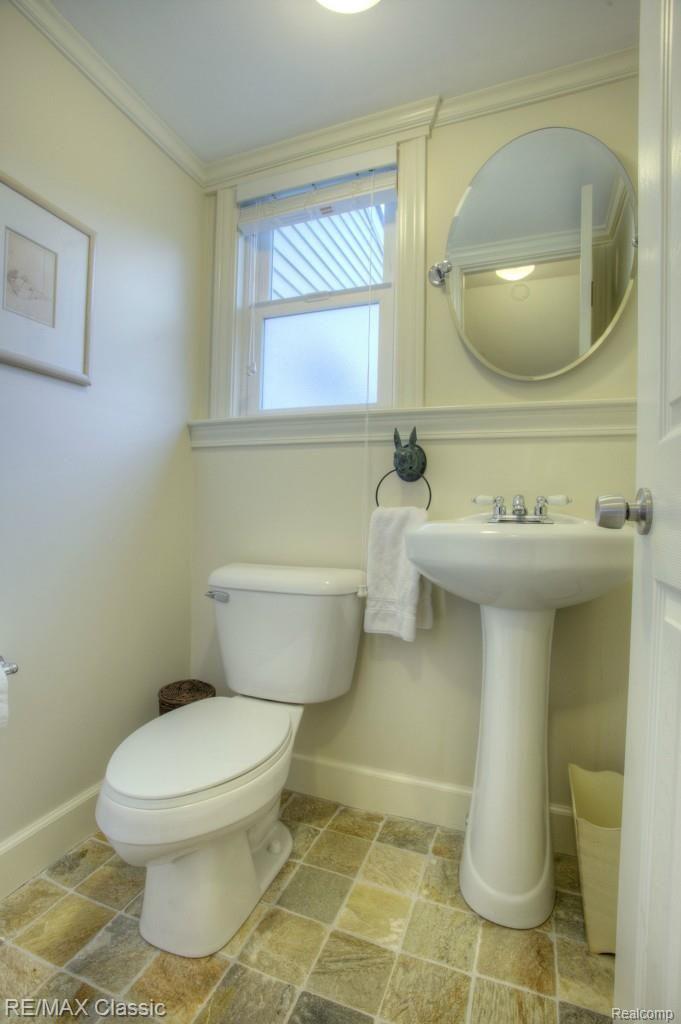 39910 Coronation Road Canton, MI 48188 - Photo 13 of 23 Powder Room