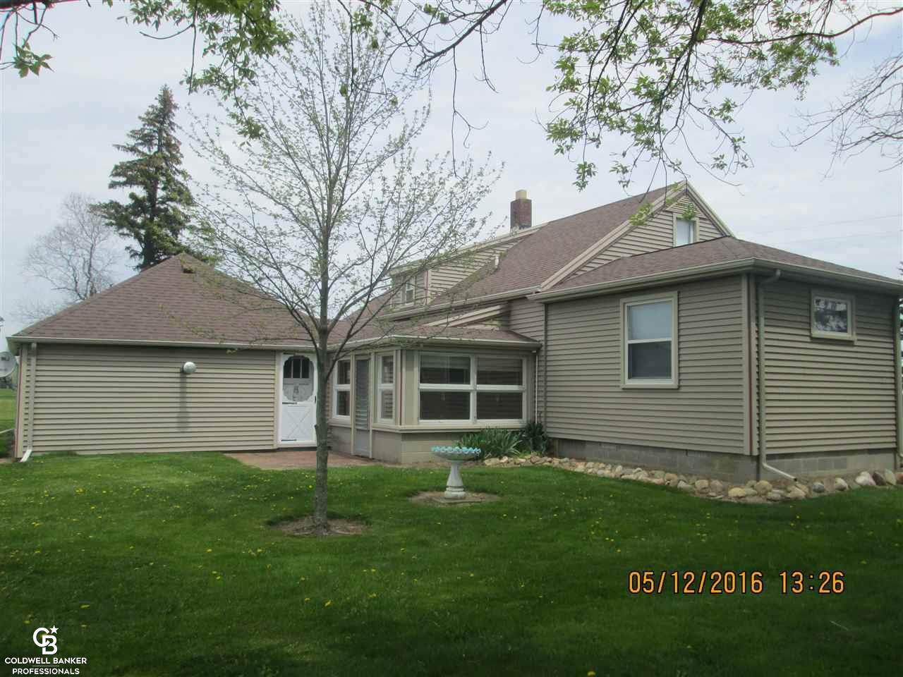 6815 Emmett Road Yale, MI 48097 - Photo 4 of 27 31290603-3.JPG