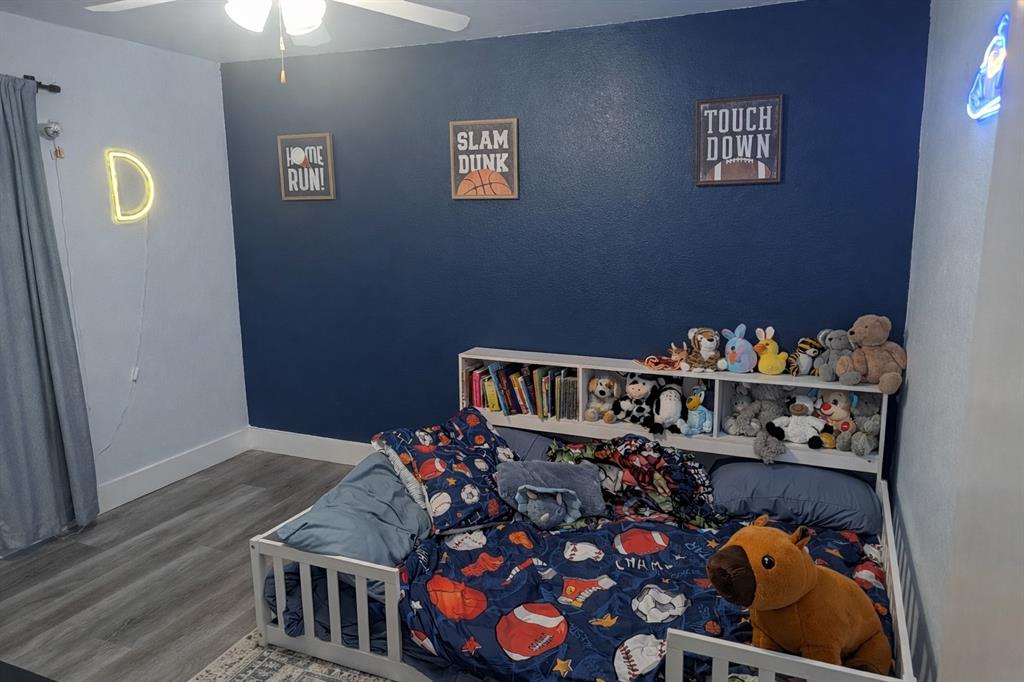 211 McAfee Street Mabank, TX 75147 - Photo 12 of 20 a room with toys and wooden floor