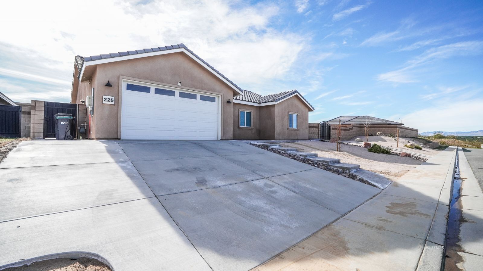 225 Rainshadow Court Ridgecrest, CA 93555 - Photo 2 of 30