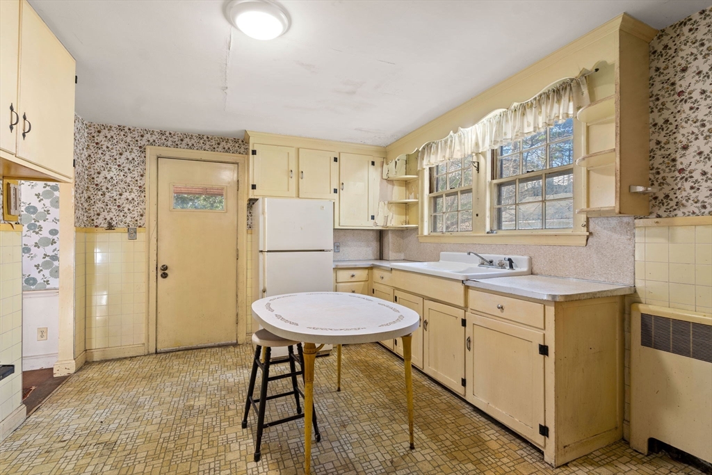 32 Grant Road Lynn, MA 01904 - Photo 7 of 31