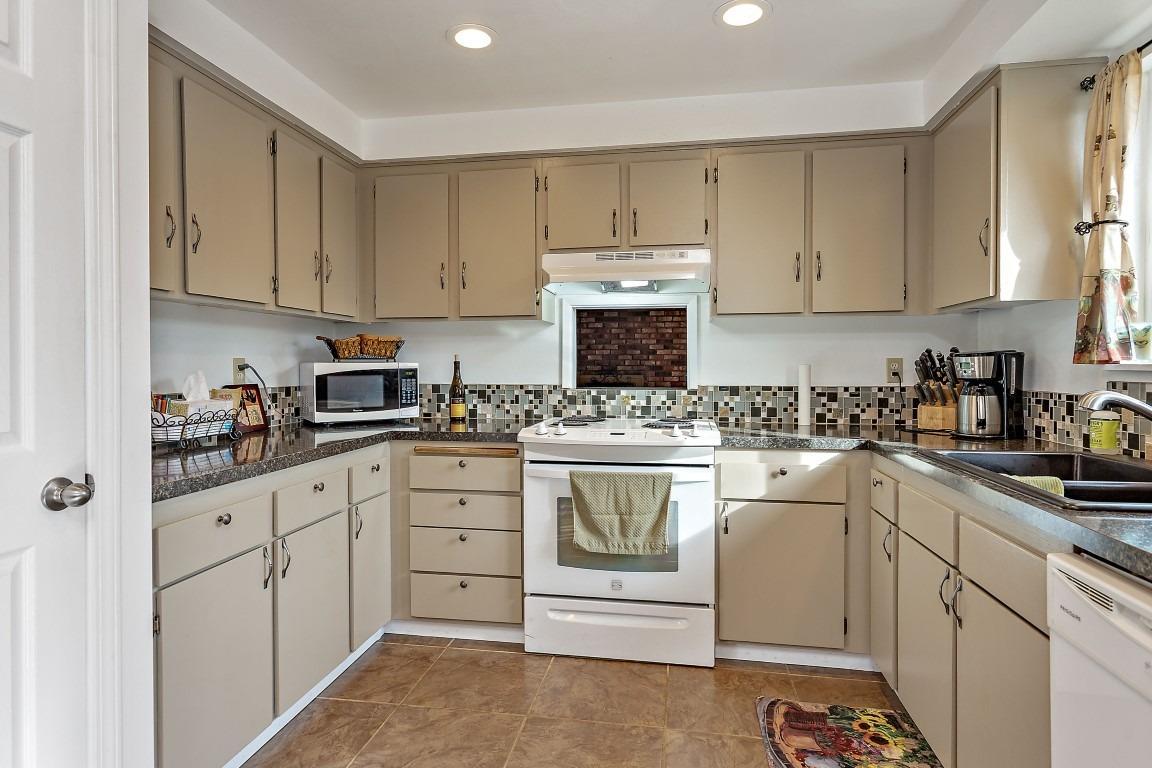 2912 Delta Waters Road Medford, OR 97504 - Photo 15 of 27 Additional Photo