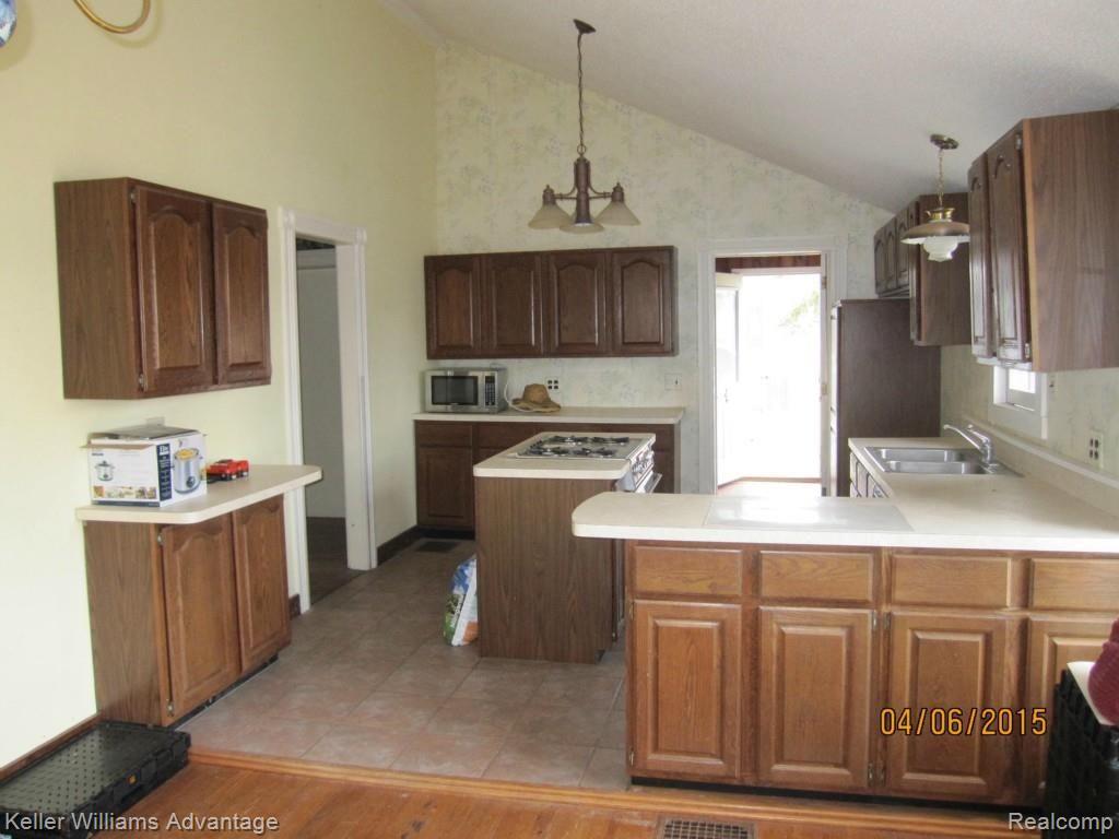 7951 Earhart Road South Lyon, MI 48178 - Photo 7 of 18 IMG_4135.jpg