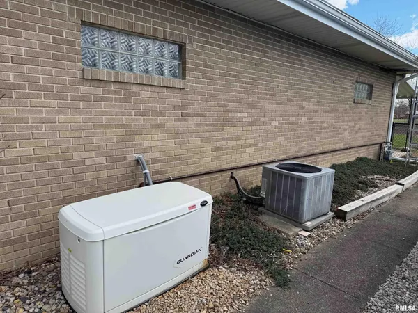 $164,900 | 213 East State Street, Washburn, IL 61570