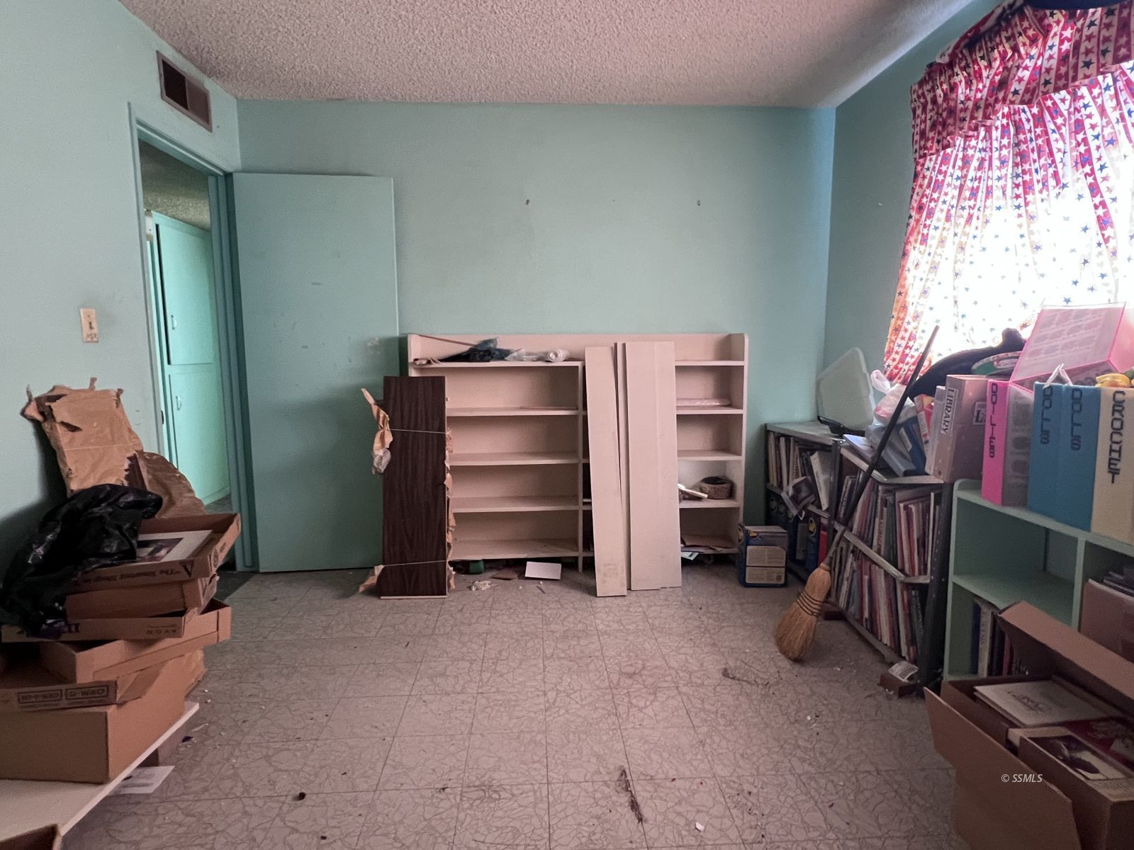 409 West Perdew Avenue Ridgecrest, CA 93555 - Photo 12 of 19 a view of room with furniture and closet