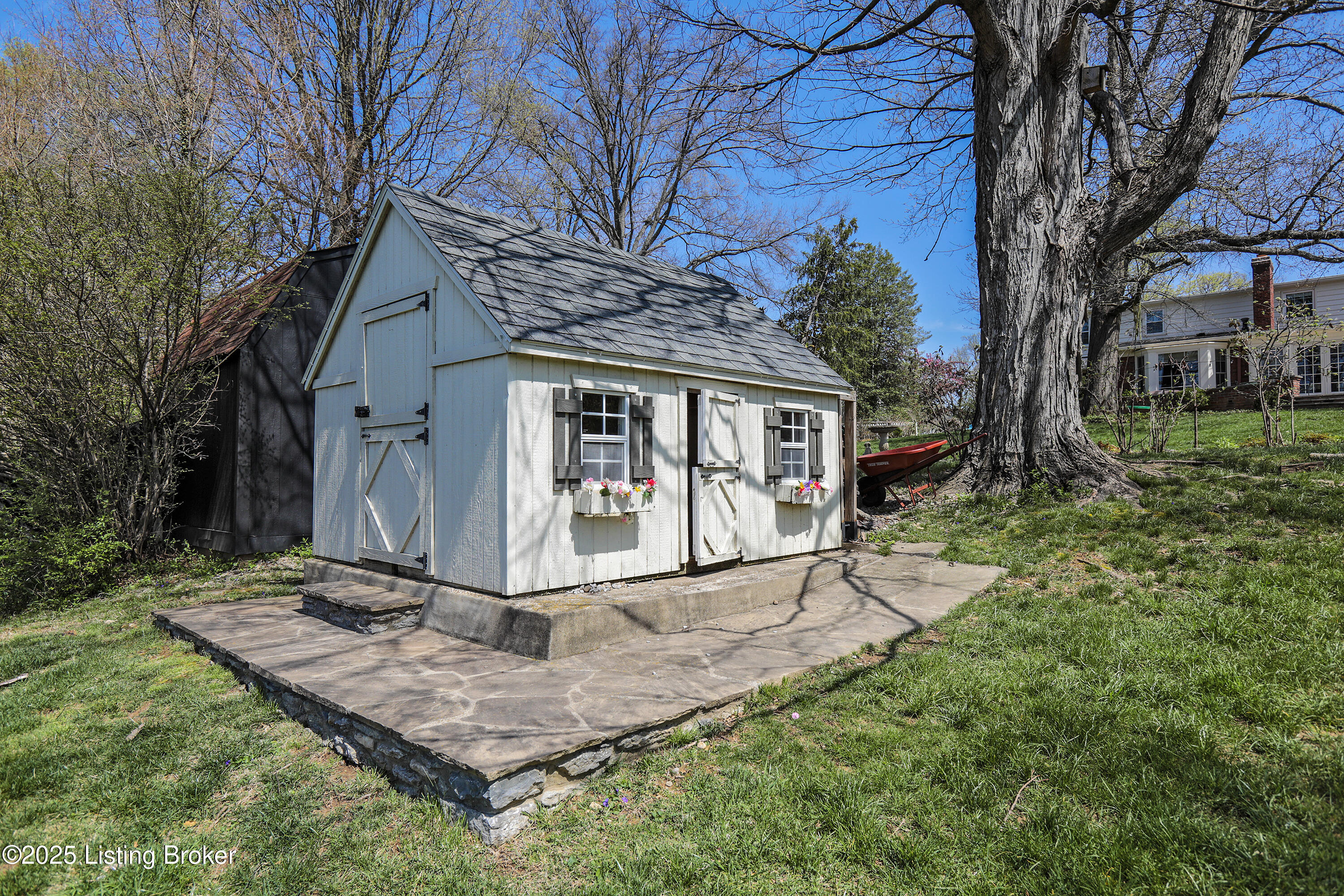 2001 Round Ridge Road Louisville, KY 40207 - Photo 79 of 89 2001_Round_Ridge_098