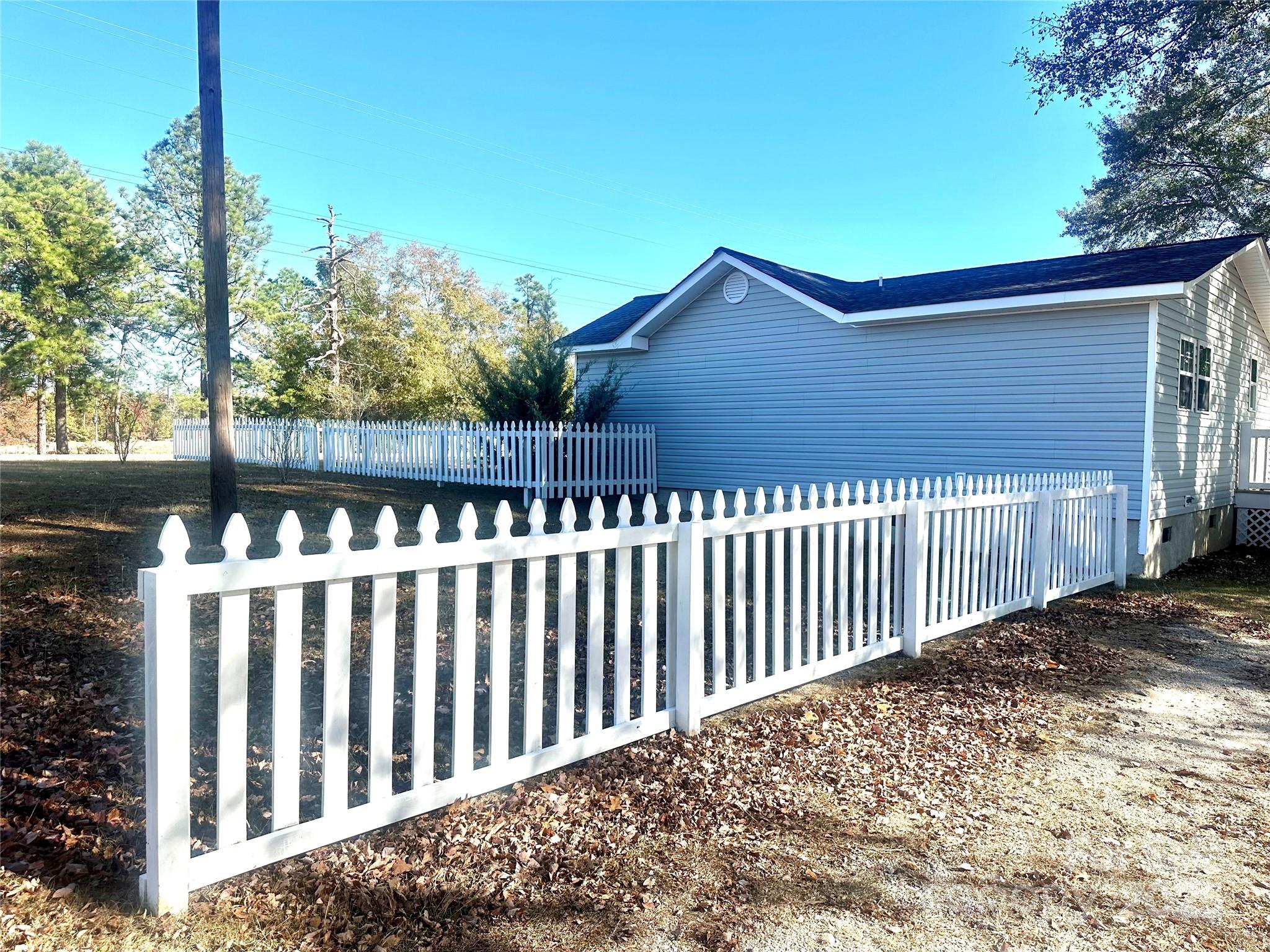 1073 Jones Road Kershaw, SC 29067 - Photo 5 of 18 a view of a wooden fence