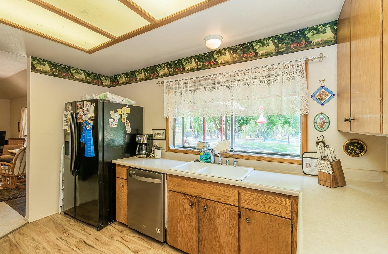 13016 Violet Lane Clovis, CA 93619 - Photo 13 of 41 a bathroom with a sink and a large mirror