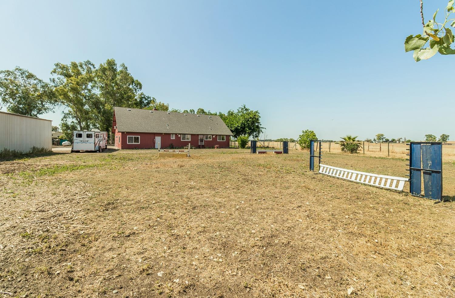 13016 Violet Lane Clovis, CA 93619 - Photo 29 of 41 a view of an outdoor space and yard