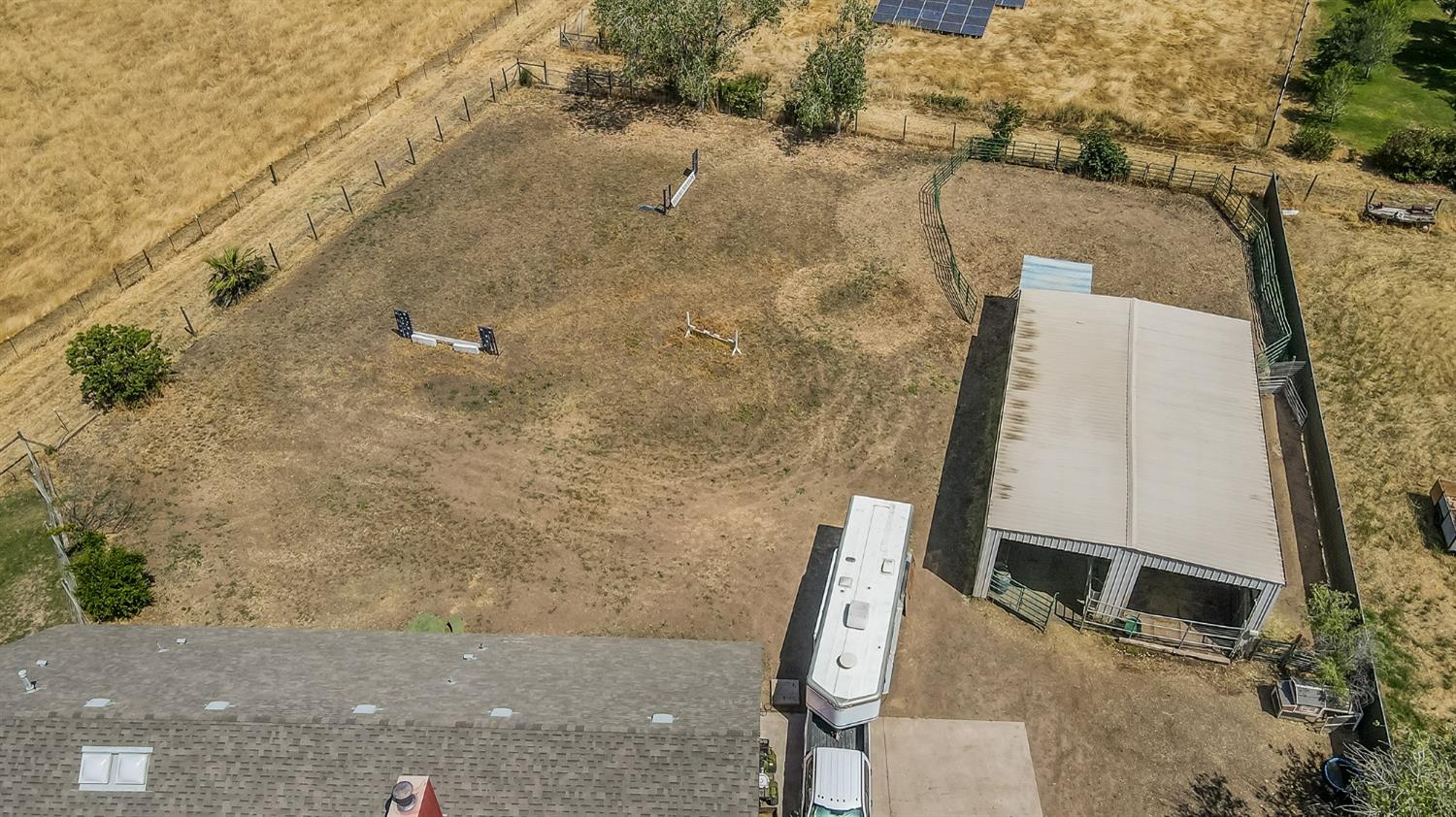 13016 Violet Lane Clovis, CA 93619 - Photo 38 of 41 a view of balcony with wooden floor