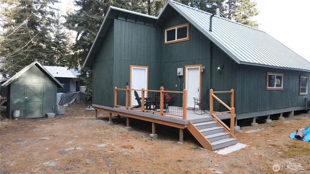 a view of a house with backyard and sitting area