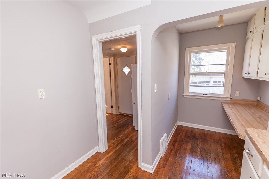2212 Barrington Road Cleveland, OH 44118 - Photo 18 of 35