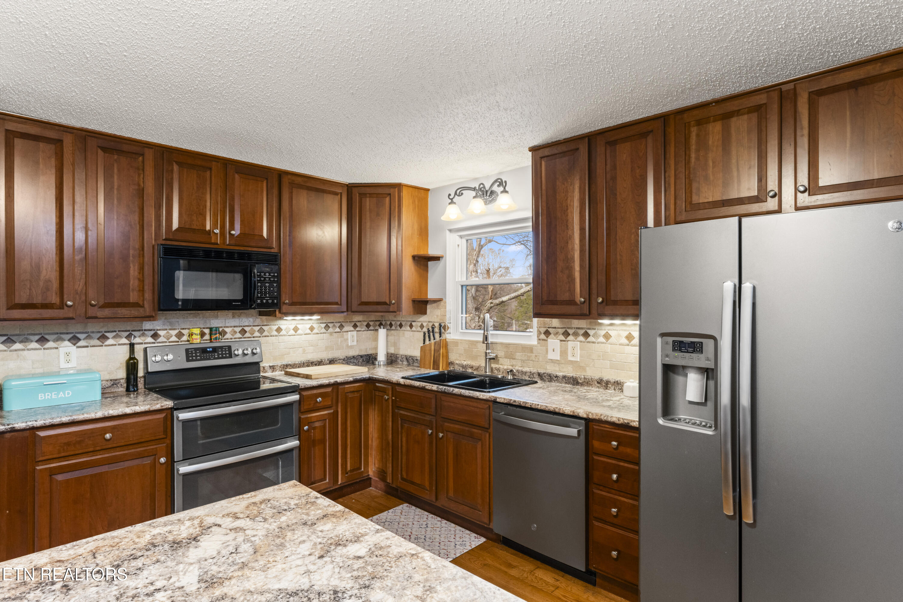 812 Crest Forest Road Knoxville, TN 37923 - Photo 25 of 45 Kitchen