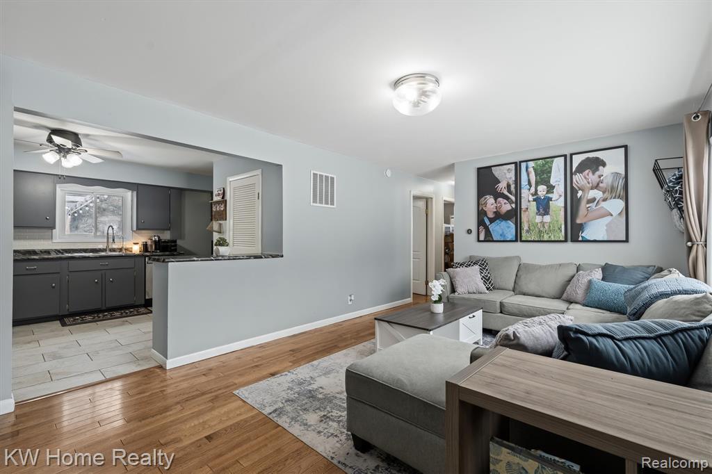 8535 Andersonville Road Clarkston, MI 48346 - Photo 4 of 23 Gallery Image 4