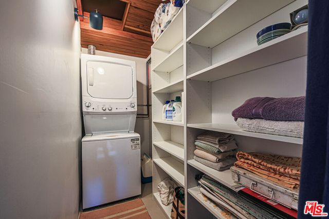 a view of a chairs and table in a backyard