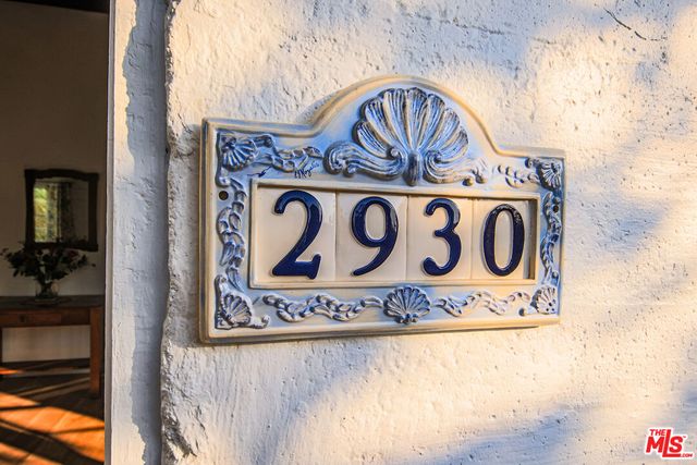 a close up of a street sign