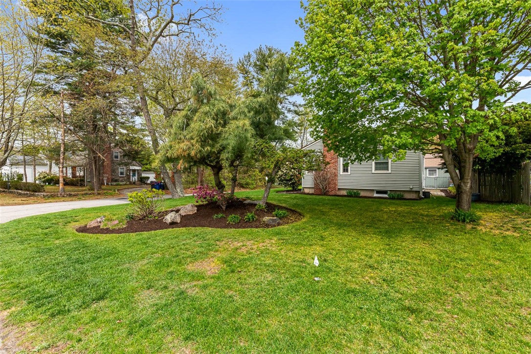 48 Barker Street Warwick, RI 02888 - Photo 5 of 41