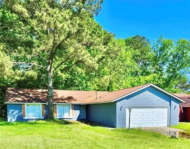 a view of a house with a yard
