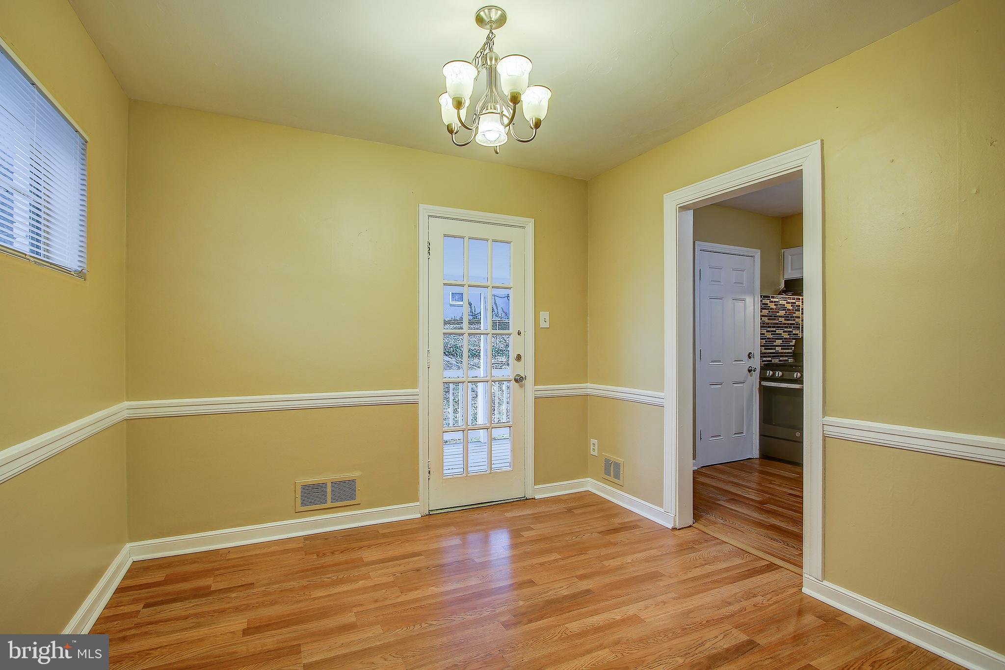 12501 Denley Road Silver Spring, MD 20906 - Photo 8 of 33 Dining room