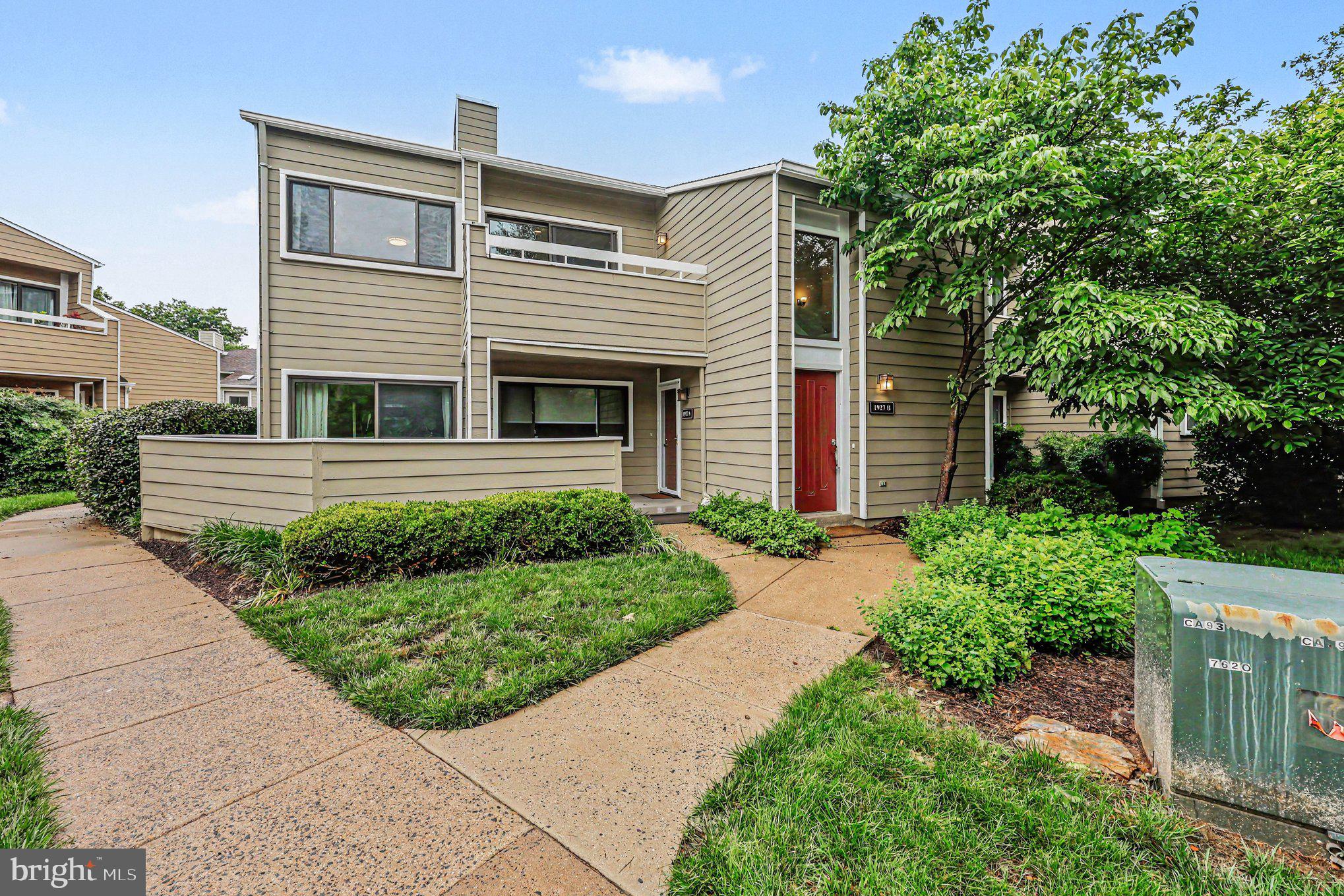 1927 Villaridge Drive Reston, VA 20191 - Photo 2 of 24