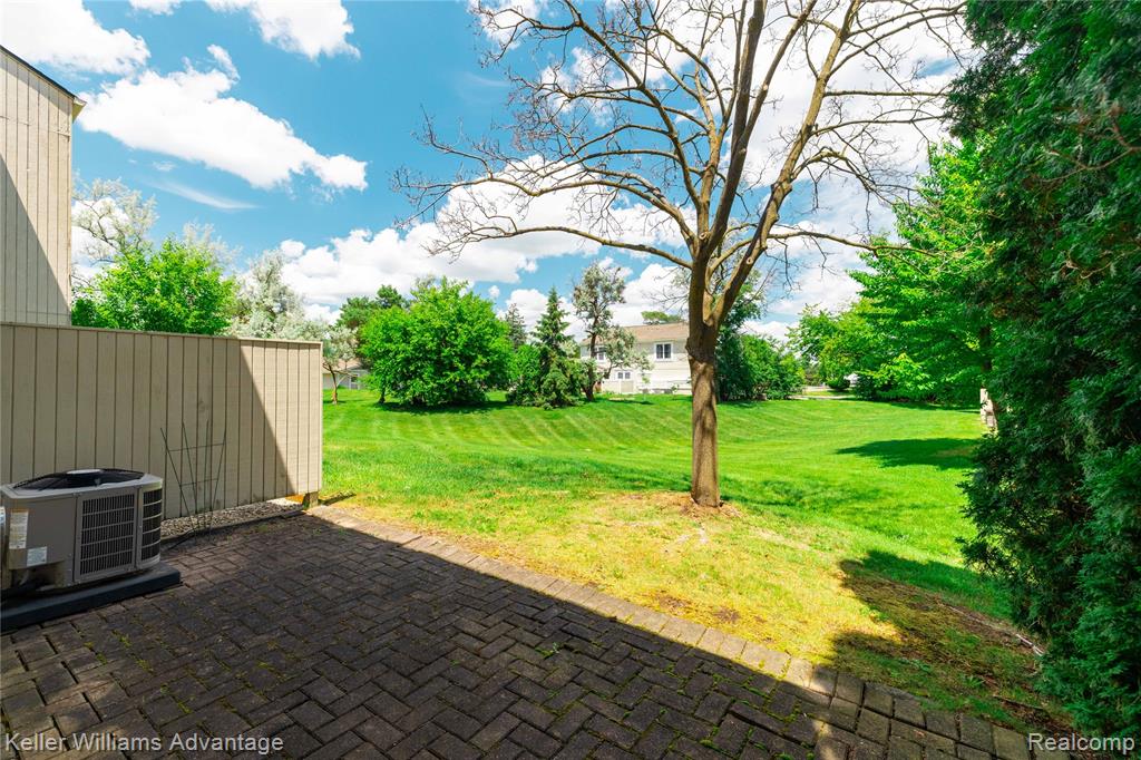 39478 Country Lane Novi, MI 48375 - Photo 37 of 38