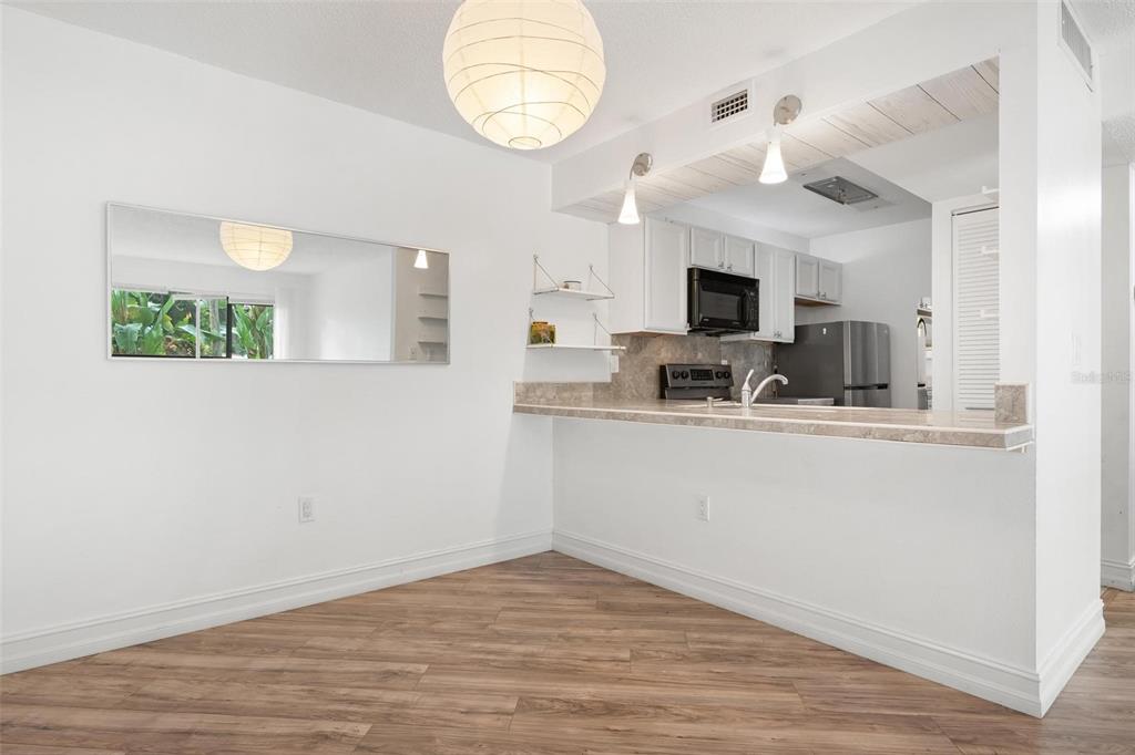 3223 South Beneva Road, Unit 101 Sarasota, FL 34232 - Photo 8 of 36 Gallery Image 8