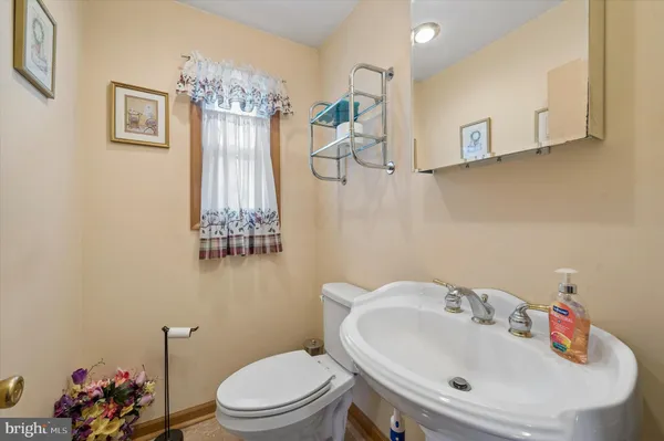 $385,000 | 716 Brooke Circle, Morton, PA 19070